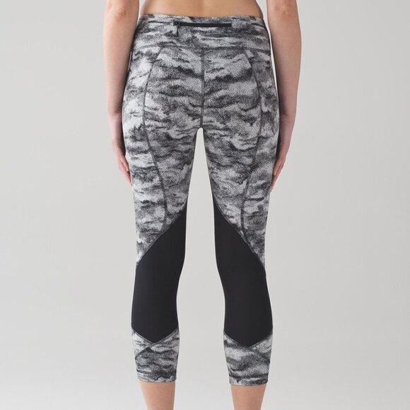 Lululemon Pace Rival Crop (22") Size 6 - Picture 1 of 7